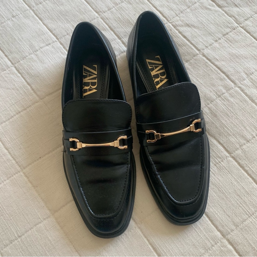 Zara Women’s Black Leather‎ Loafers with Gold Details Size 36